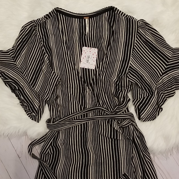 ***SOLD***Free People Wrapped Around My Finger Top - Picture 6 of 7